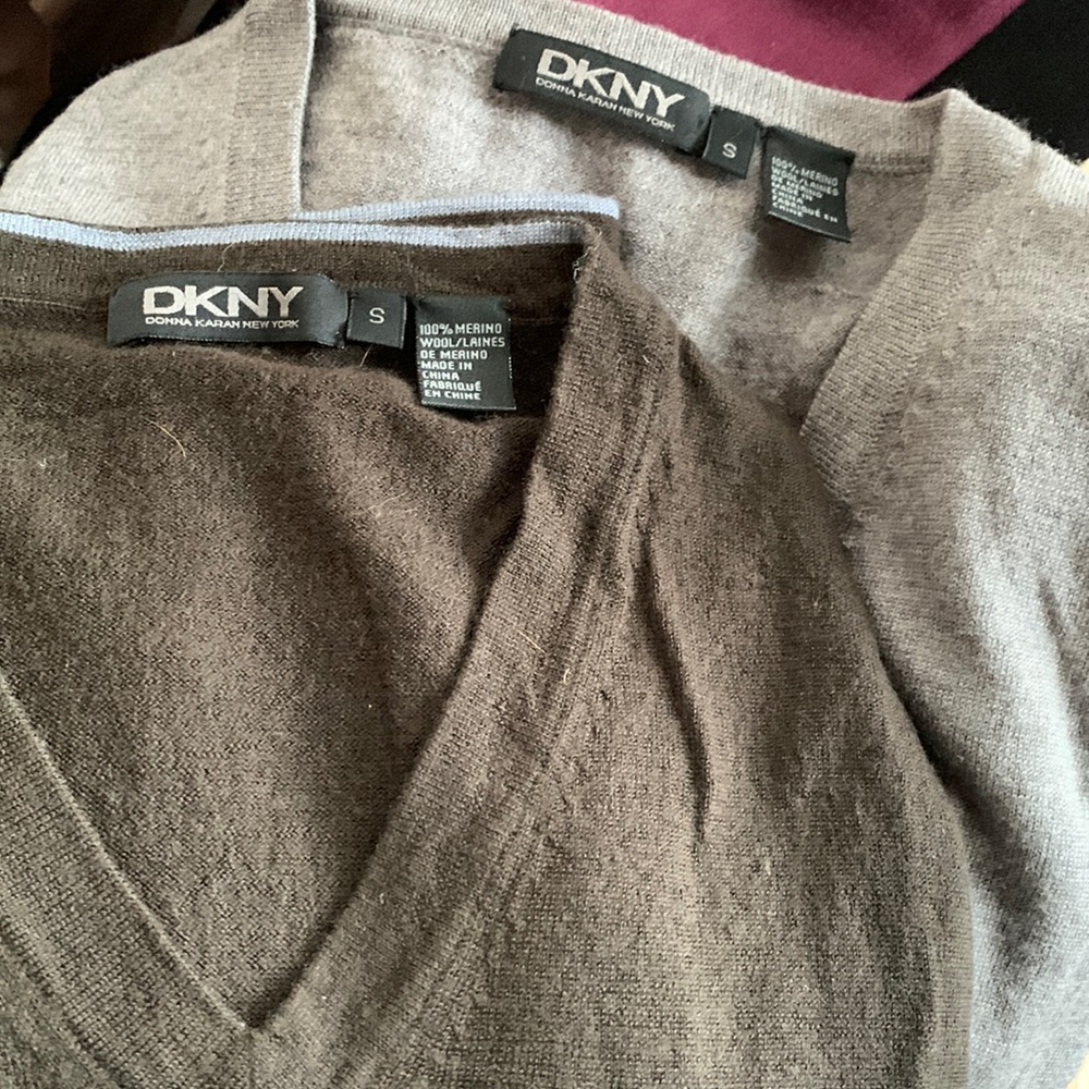 Kim fit long sleeve v neck merino DKNY sweaters